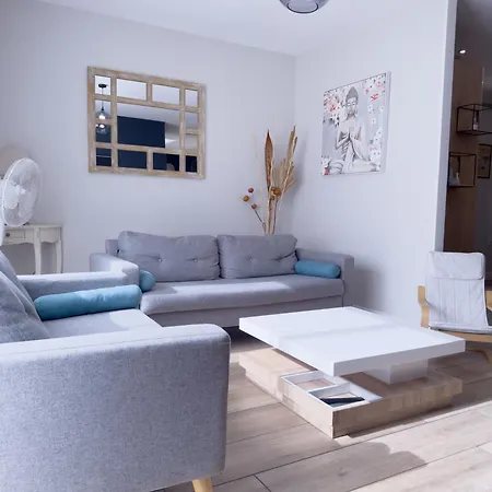 Maison Familiale Moderne Avec Grand Jardin A - Un Havre De Paix Pour Vos * Bommes