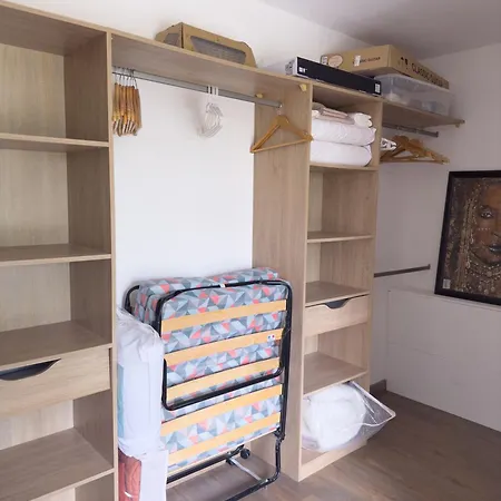 Maison Familiale Moderne Avec Grand Jardin A - Un Havre De Paix Pour Vos * Bommes